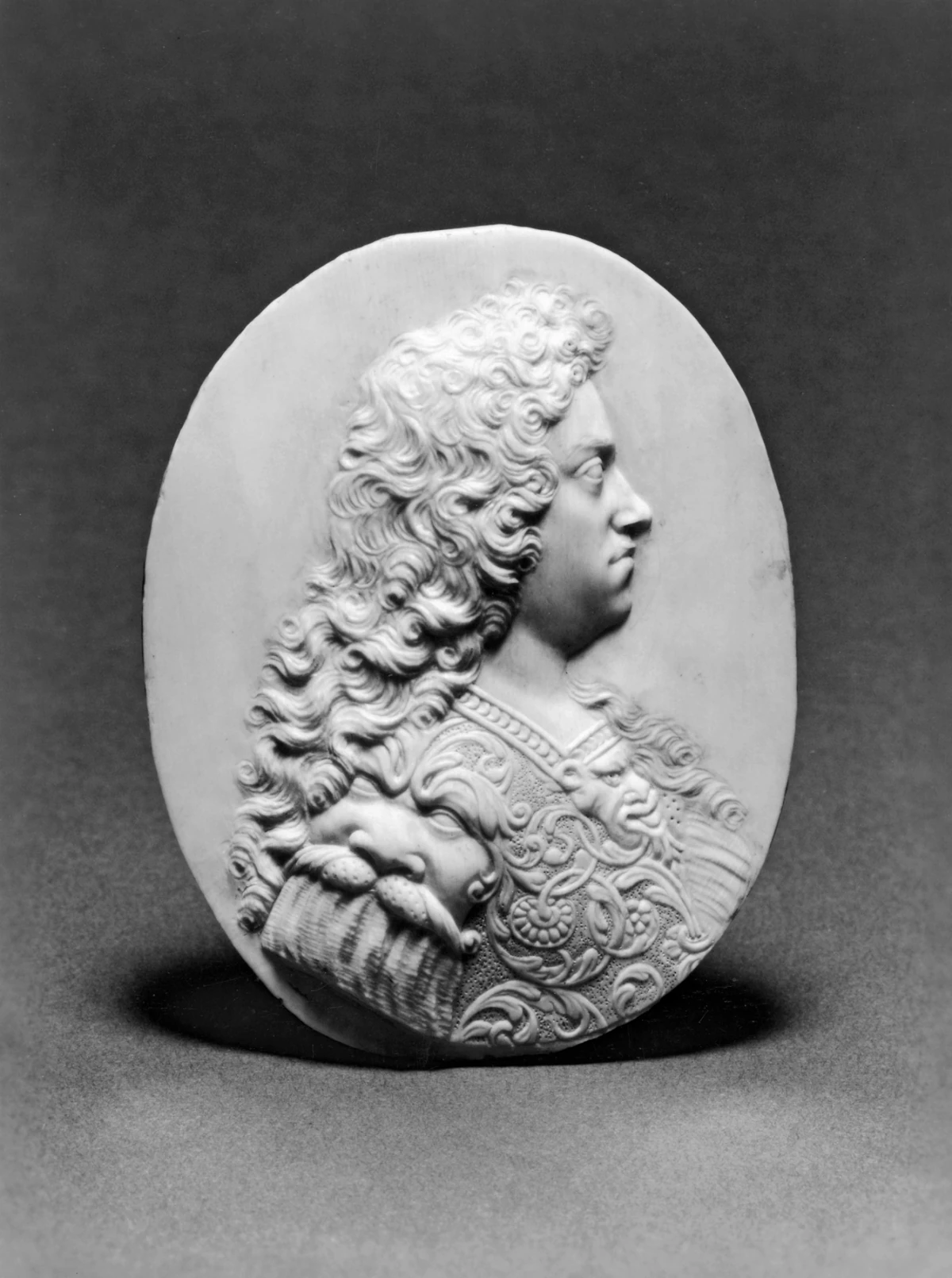 Portrait de Louis, Grand Dauphin de France — David Le Marchand (1668) — ivory, Walters Art Museum, Baltimore
